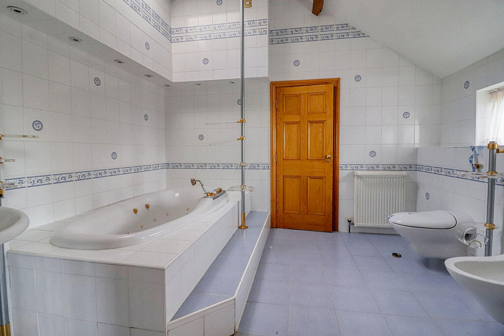 Jack &amp; Jill Bathroom