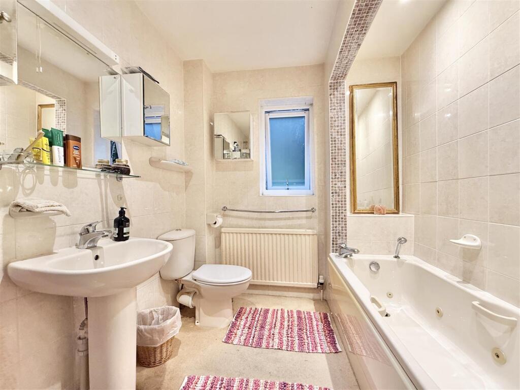 Bedroom 1 Ensuite.jpg