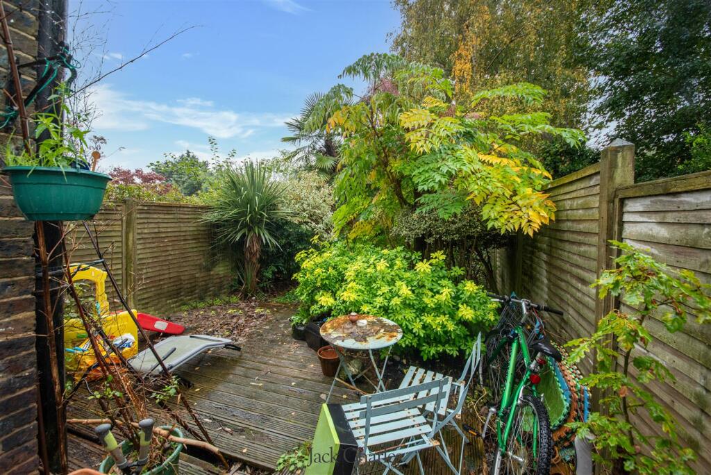 7 Mill Crescent10.jpg