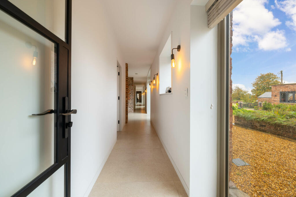 20231011-1209_Maison Haus - Blakeley Stables, Knut