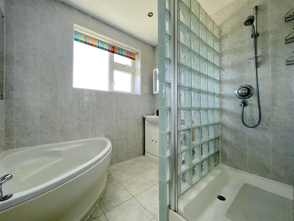 Bathroom (1).jpeg