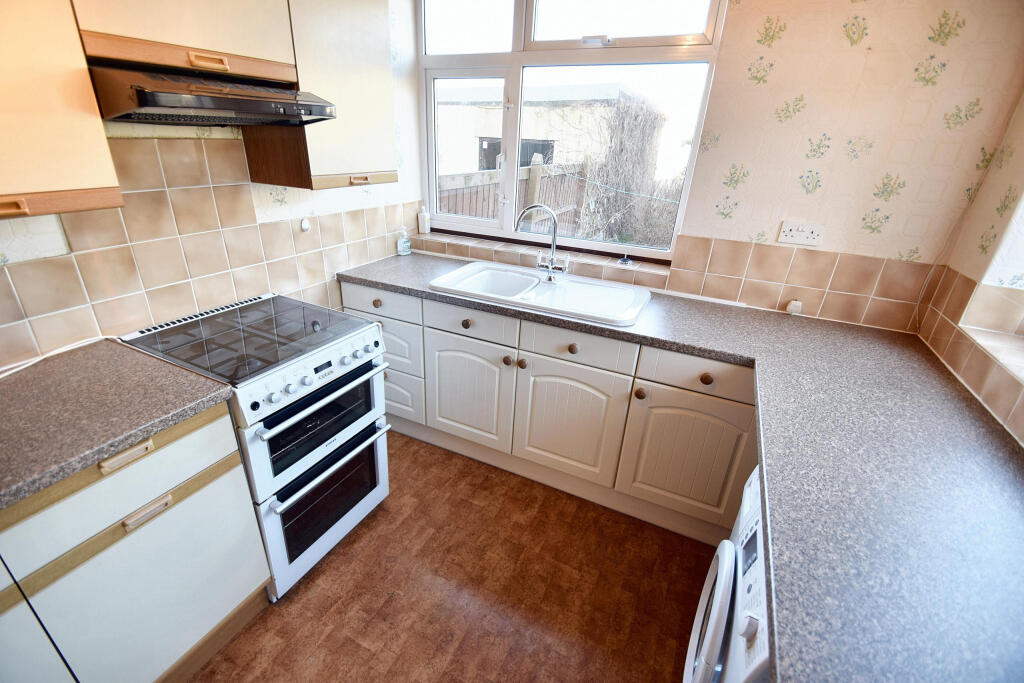 37 Meadowsweet Avenue 021.jpeg
