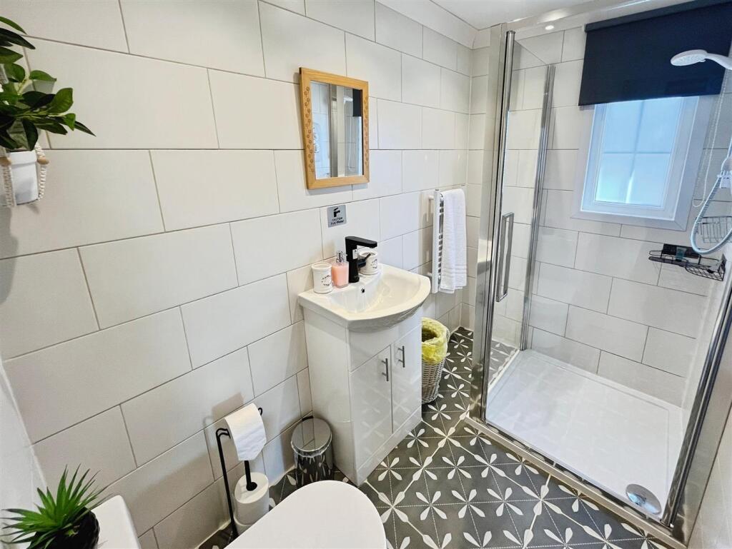 Annexe Shower Room
