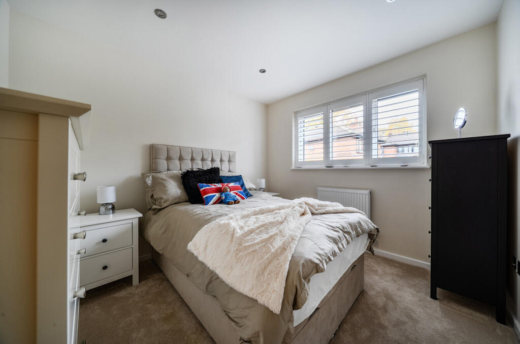 1374563-8-6904dd5...