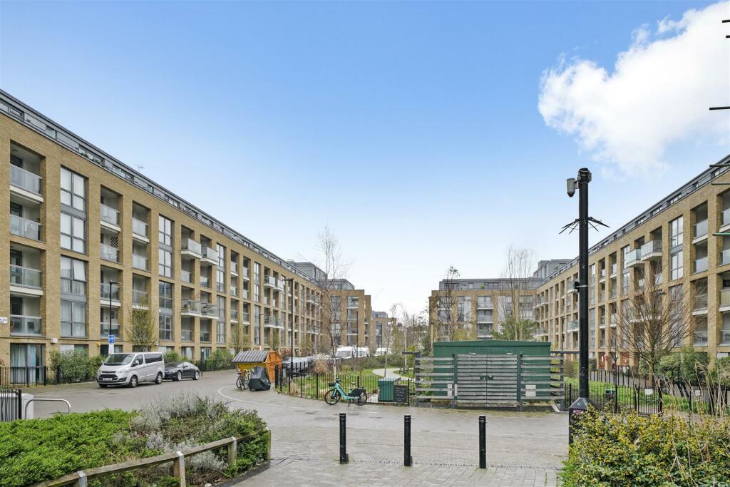 Flat 8, 11 Canalside Square - dhyIcr12Ns6EWuoZDVoX