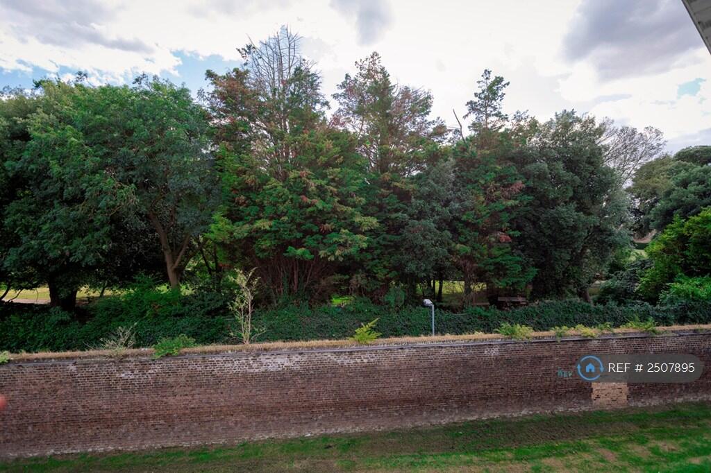 Syon Park Views From Bedroom 1 &amp; 2 