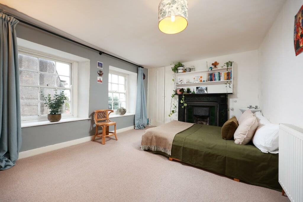 24 Montague Hill 49.JPG