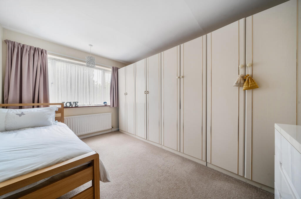 1297563-5-68471a4...