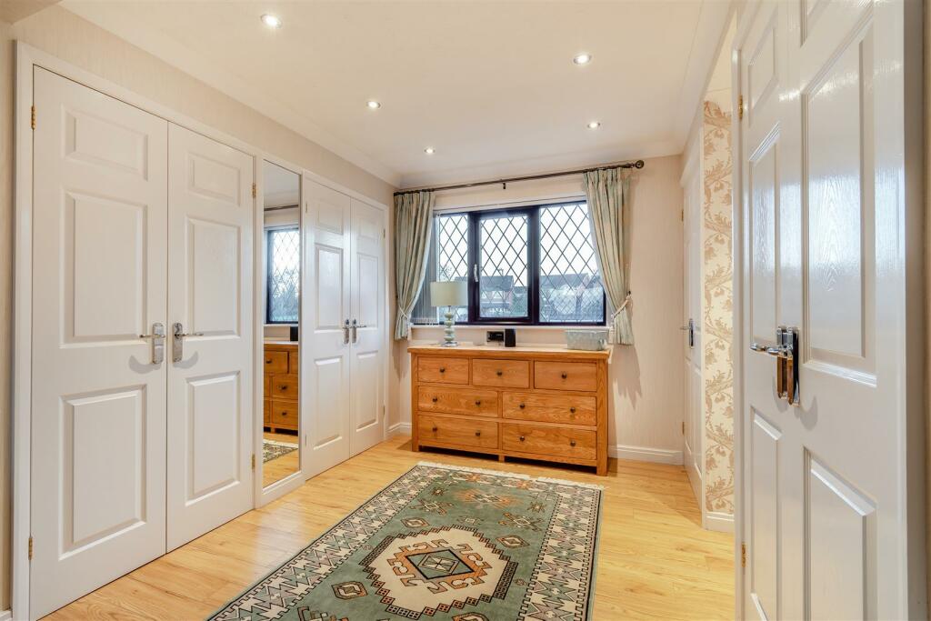 8576940-interior45.jpg