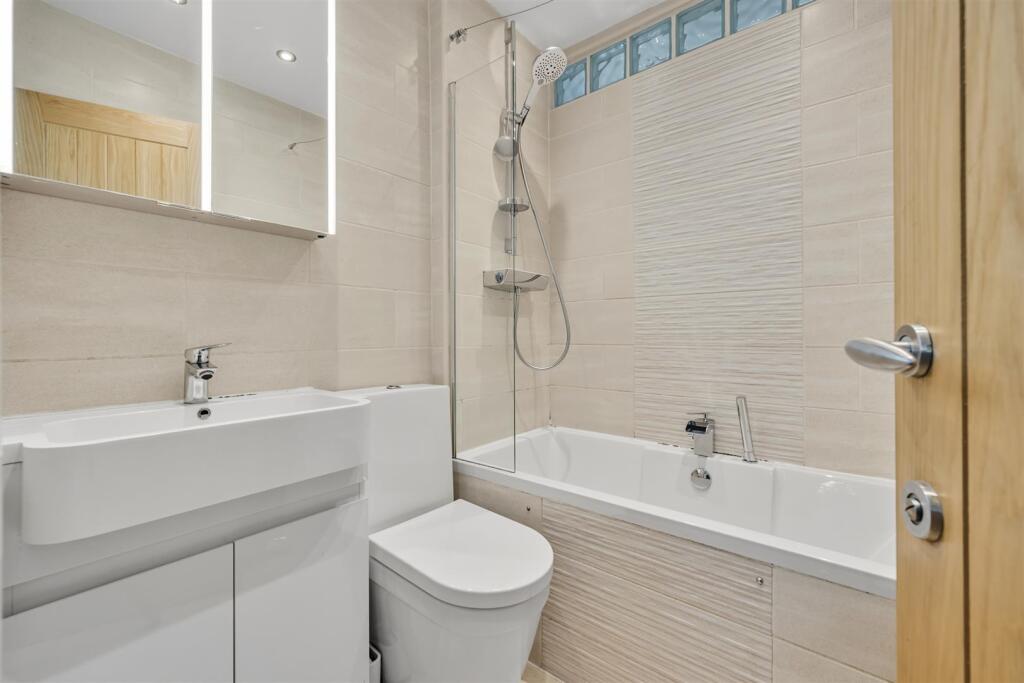 Saxton Mee 2 Whitecross Avenue 425.jpg