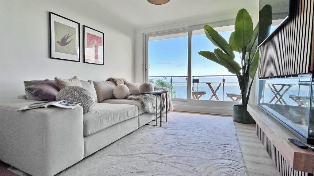 Open Plan Lounge/Kitchen