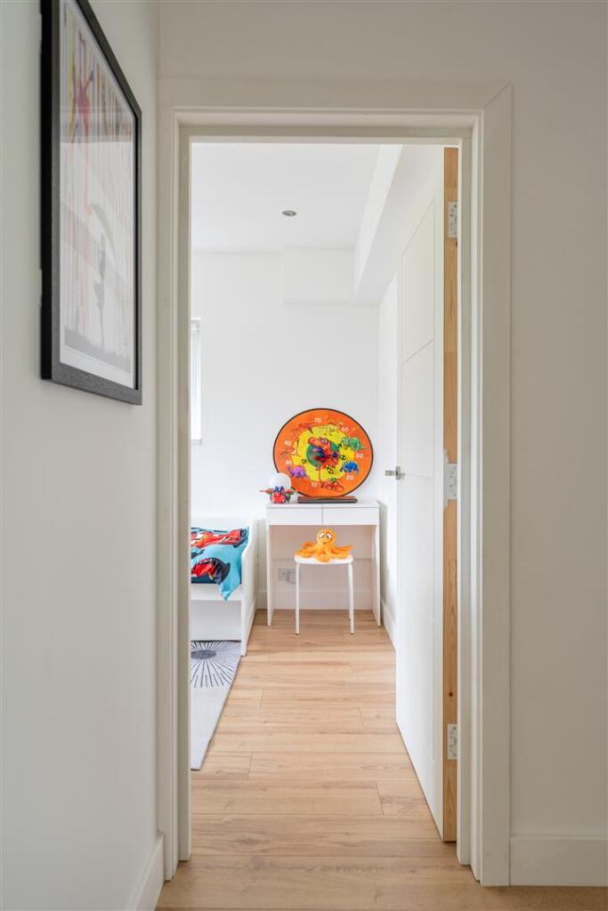 Chelmsford Road, E18