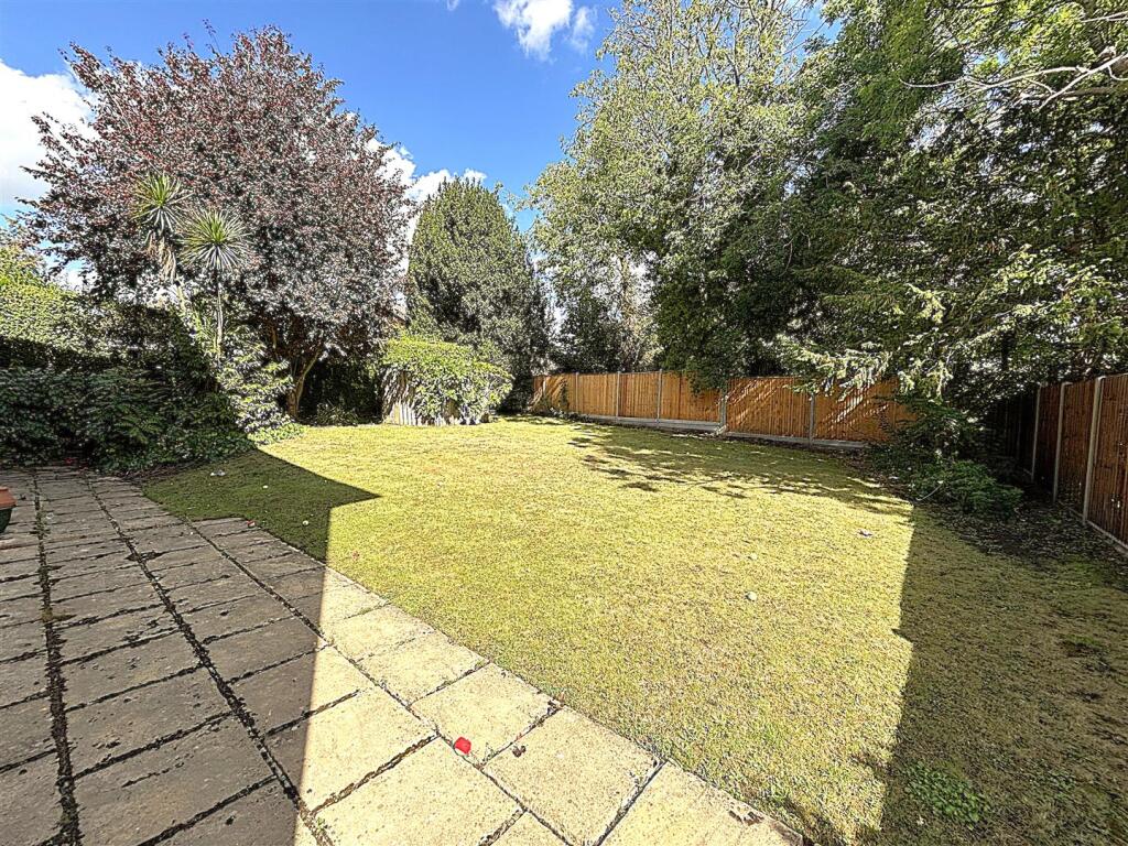 COMMUNAL GROUNDS AND PARKING