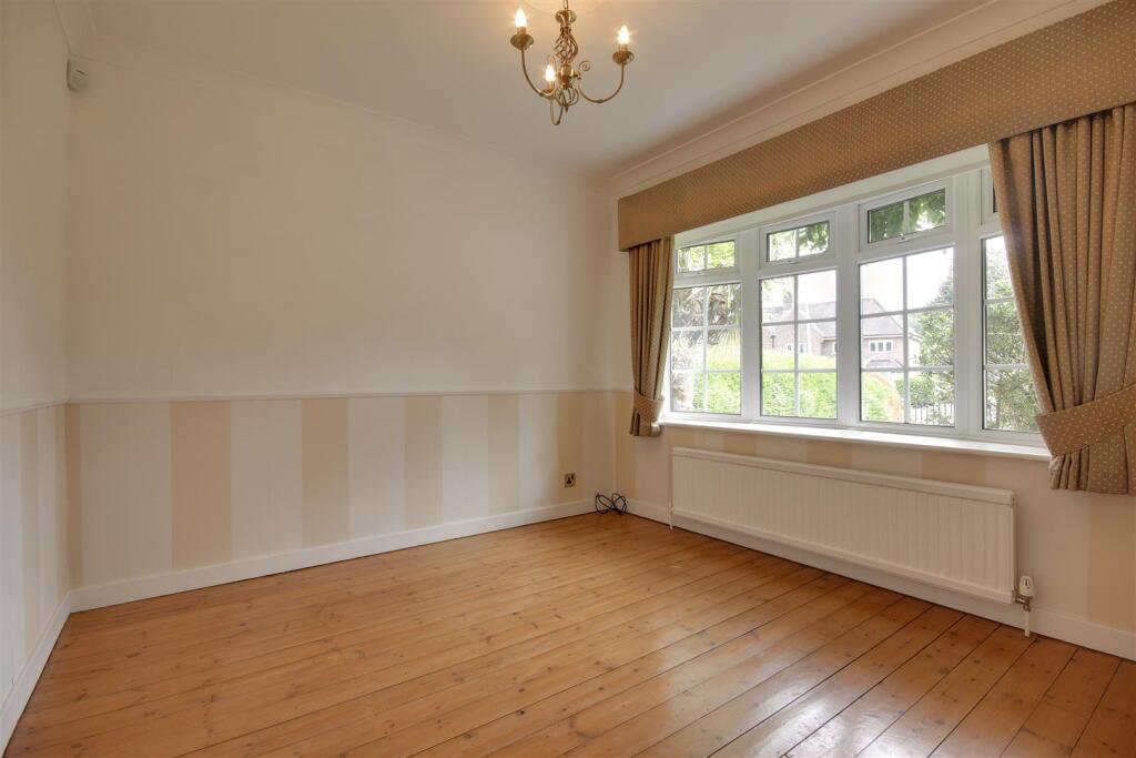 Dining Room/Bedroom 4