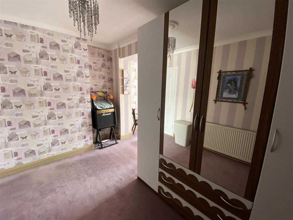 Bedroom no.1 rear double: