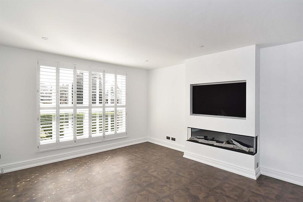 8 Bow Green new lounge2.jpg