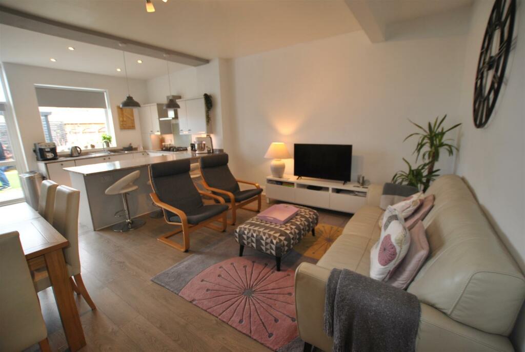 OPEN PLAN KITCHEN/LIVING ROOM