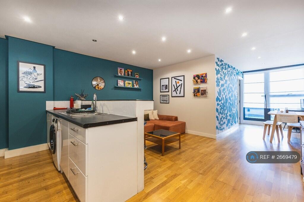 Kitchen Bar / Living Room