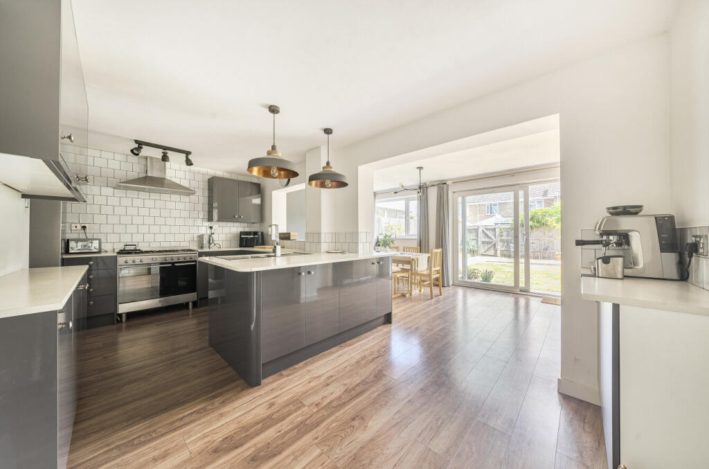 1318371-15-6863cf...