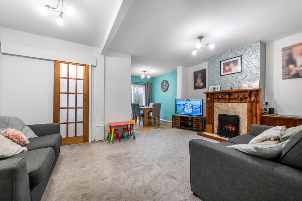 Living Room / Dining