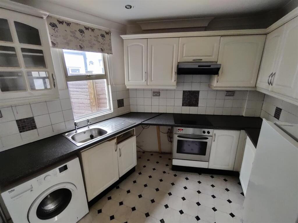 191 Trevelyan Road Kitchen 2.jpg