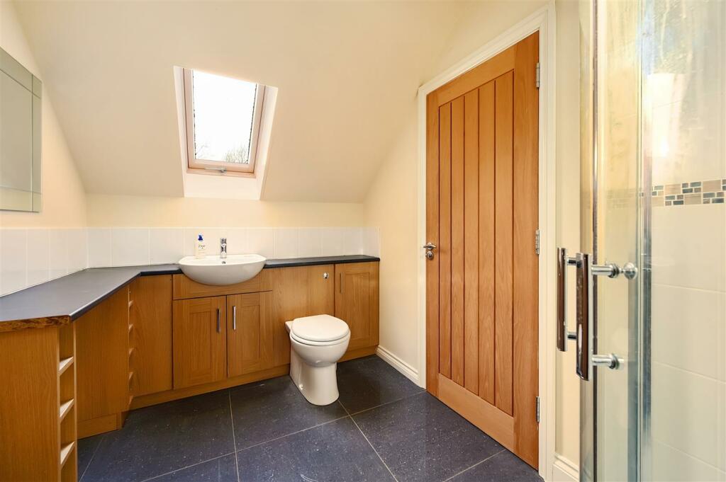 6 St Kitts Close - TN37 7TB (25).jpg
