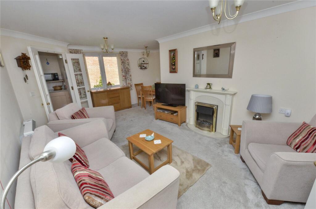 Lounge/Dining Room