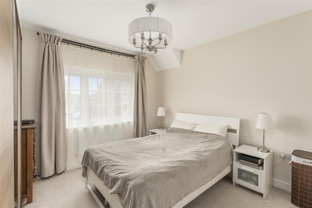 24 Bidwell Road, Banbury-20.jpg