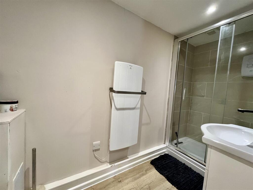 Annexe Shower Room