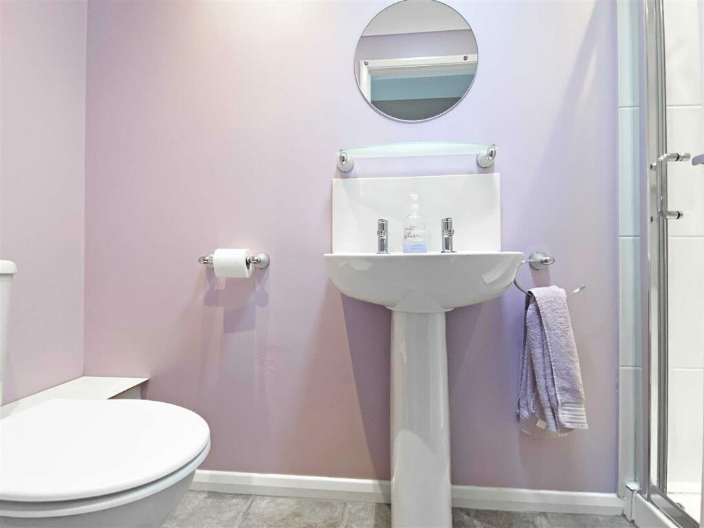 SHOWERR.jpg