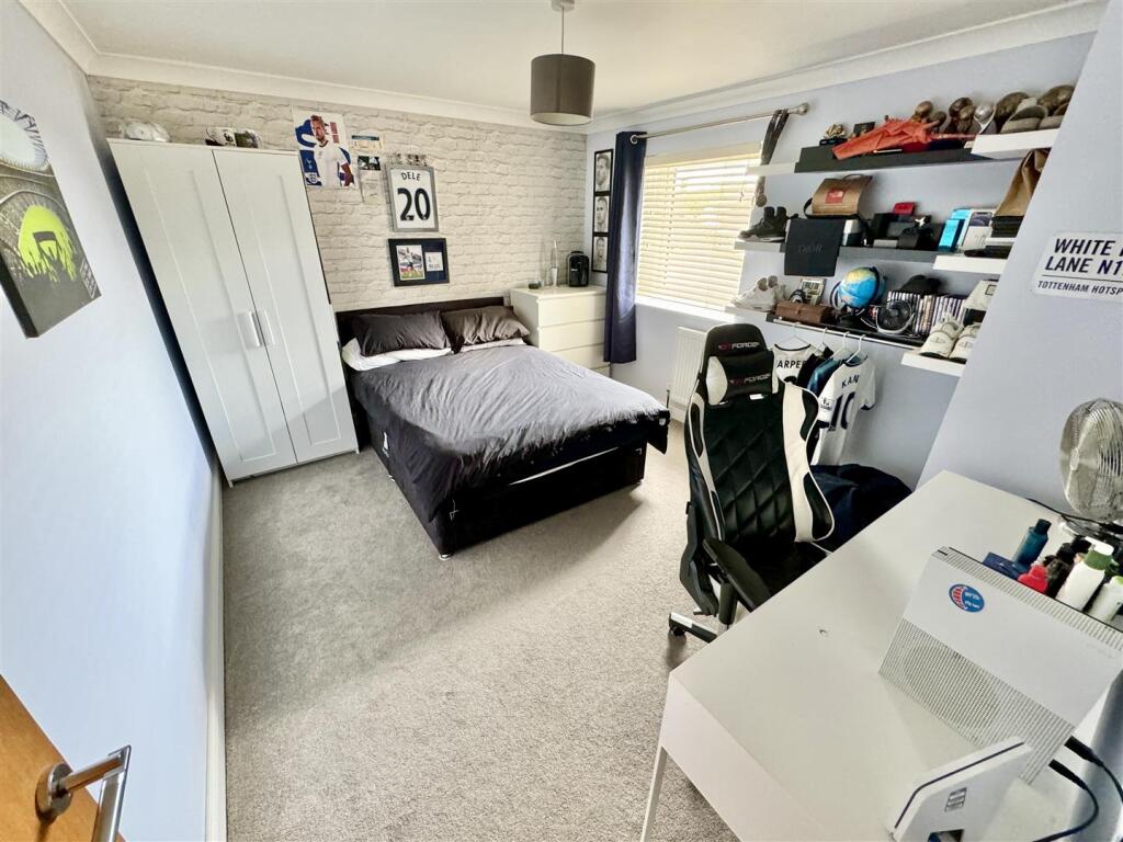 BEDROOM 4