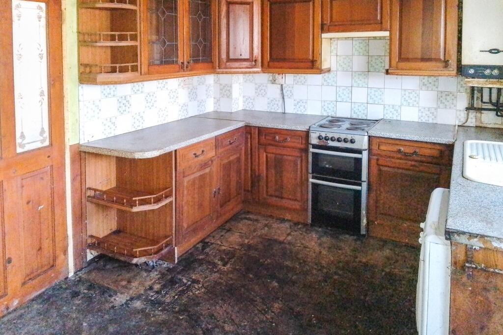 24 Conisborough, Toothill, Swindon SN5 8ES