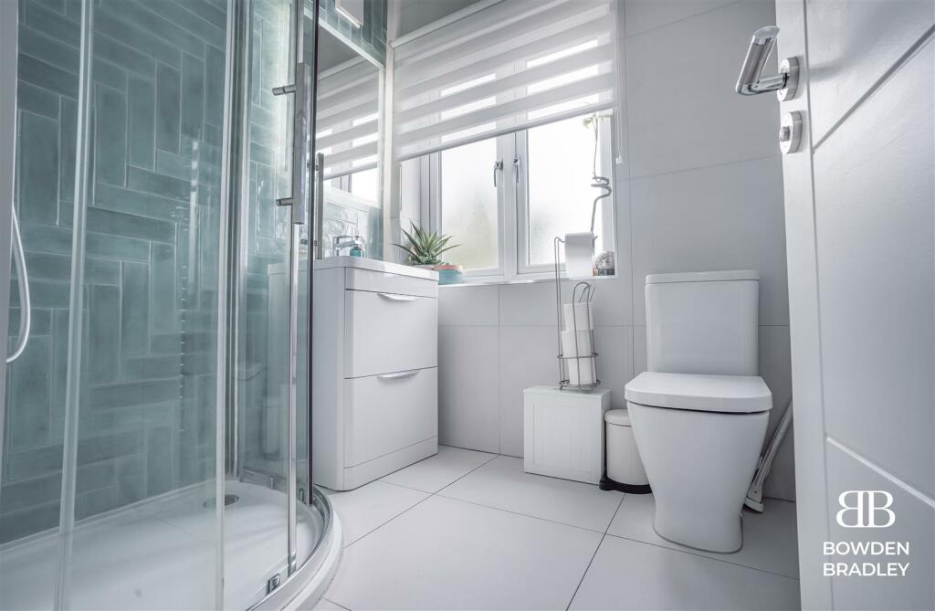 Bathroom 1 (A).jpg