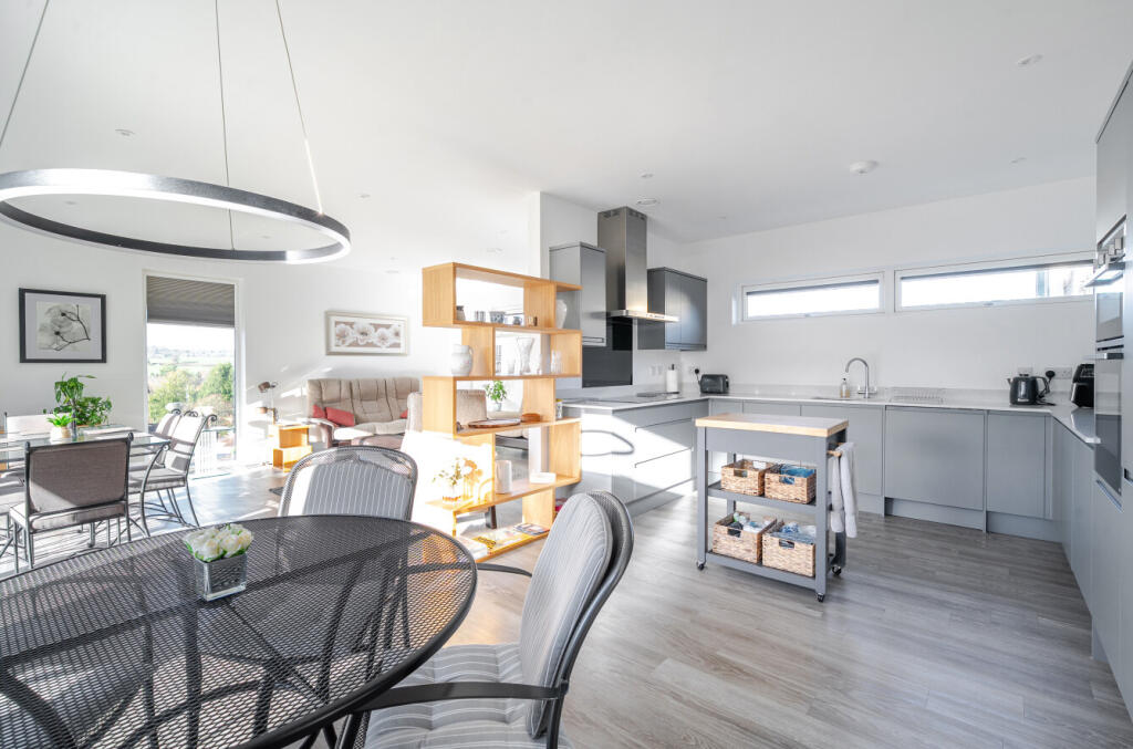 1384071-10-6929bd...