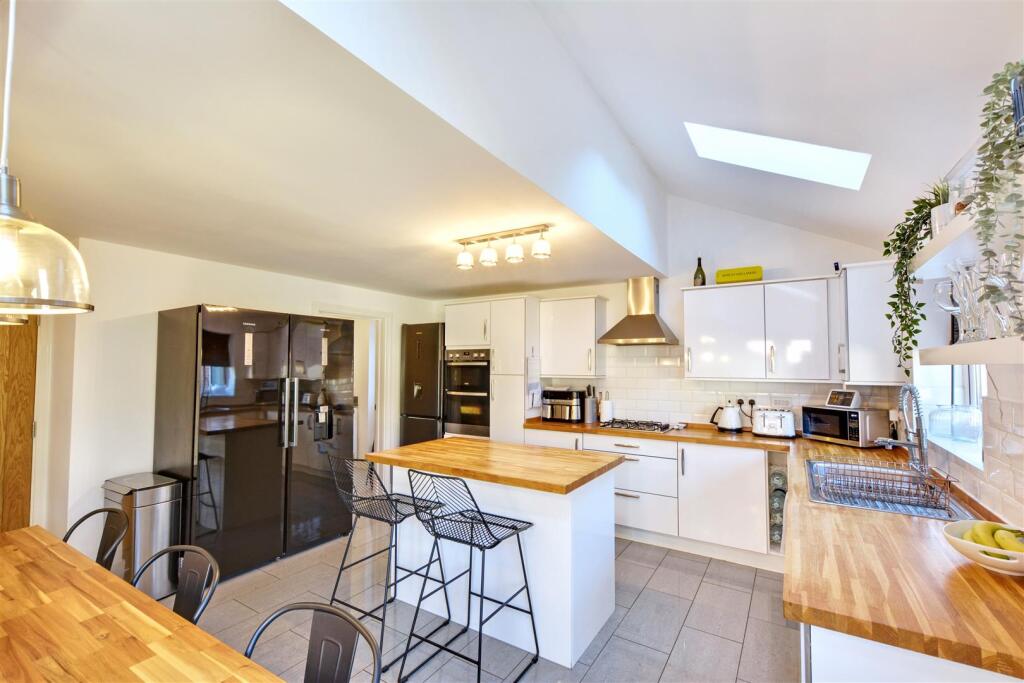Kitchen_3.jpeg