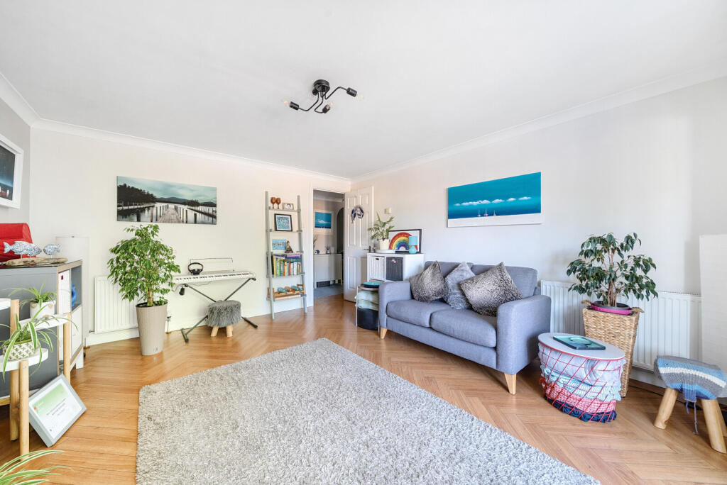 1310819-19-685288...