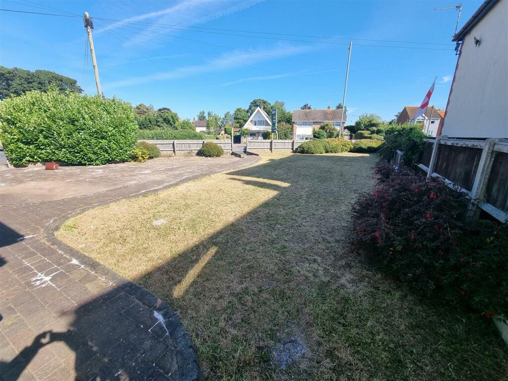 Front Garden &amp; Driveway