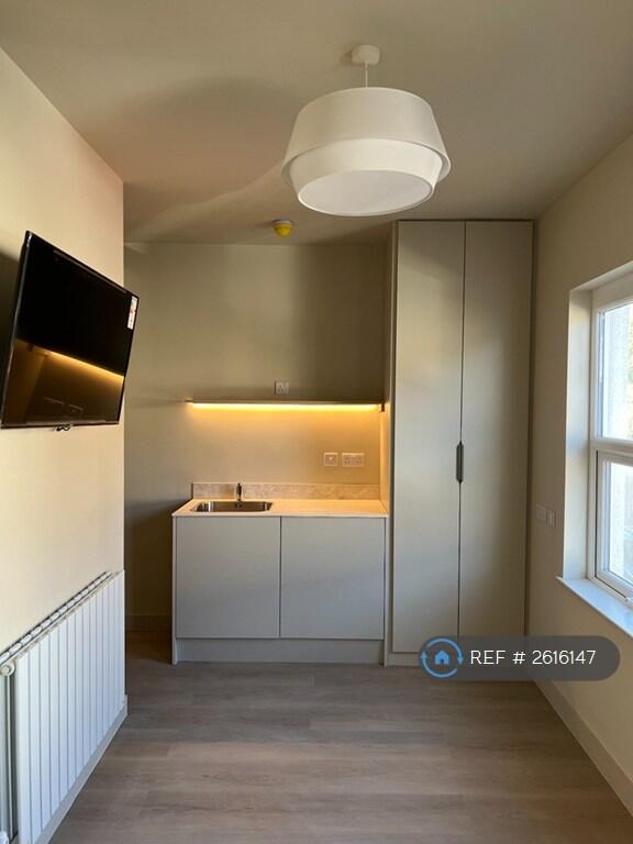 3 Rooms With Private Kitchenette