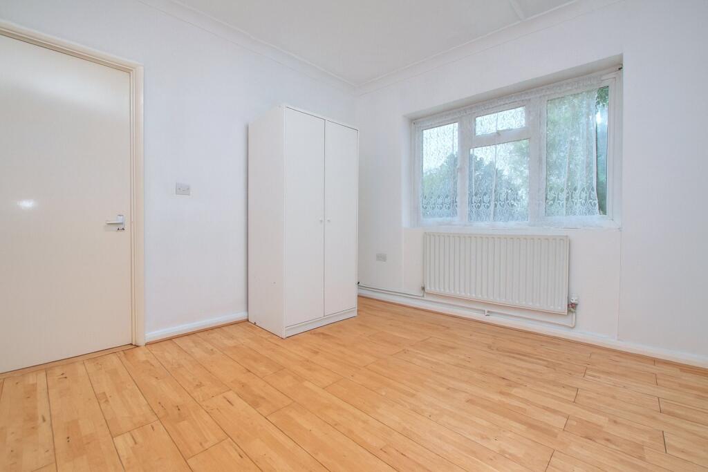 Roundhill Way, Guildford, Park Barn, Surrey, GU2