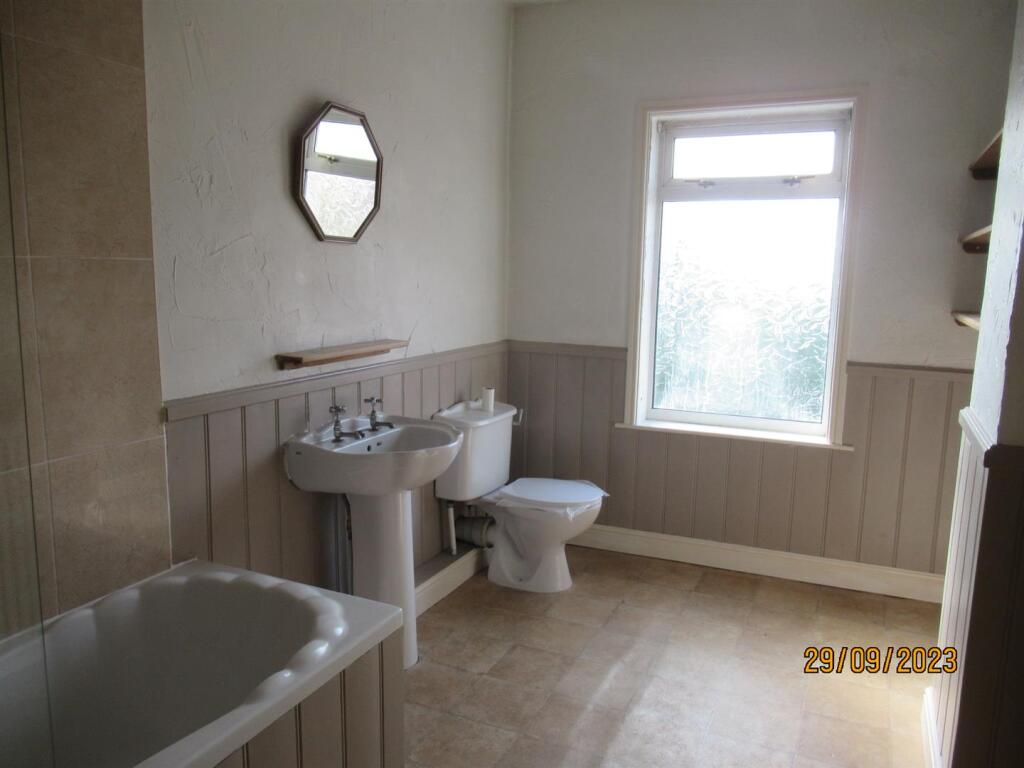 209 Watling Bathroom.JPG