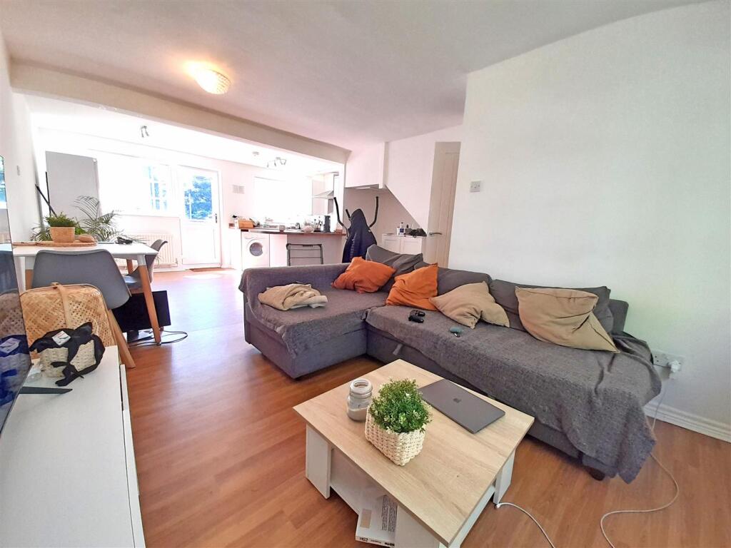 Open Plan Lounge/Dining Kitchen (2).jpg