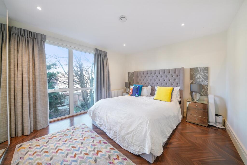 2 Sir Alexander Close - TVd6SIQ8pI6iKZFw5EsU.jpg