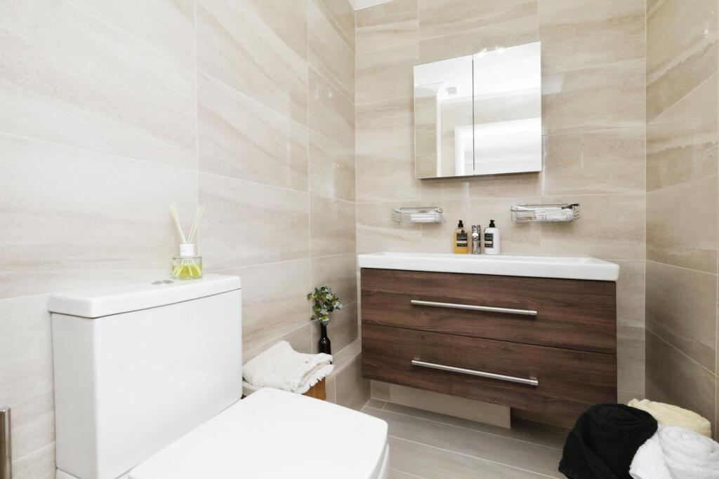 ENSUITE W.C.