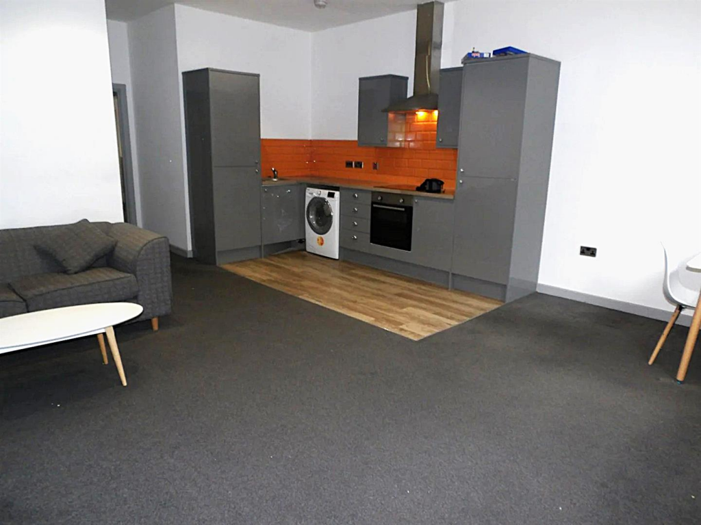 Kitchen &amp; Lounge