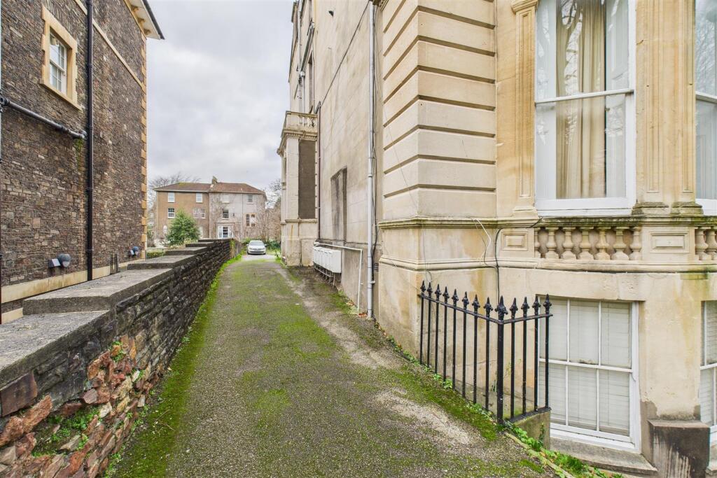 Flat 2, 21 Tyndalls Park Road, Clifton, Bristol BS