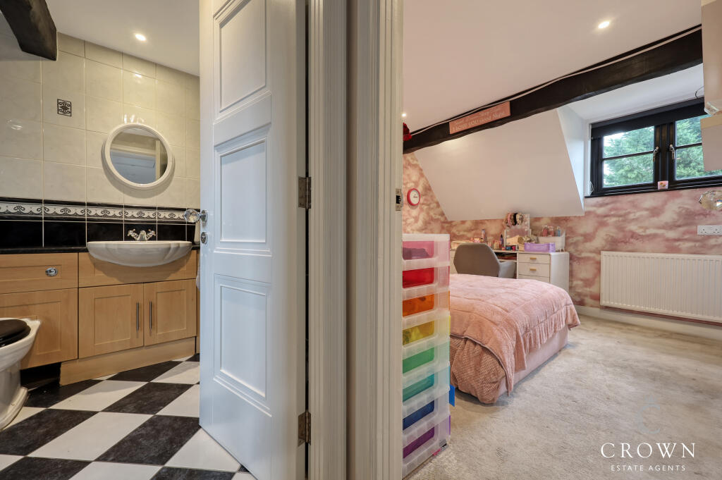 Family Bathroom/Bedroom Four