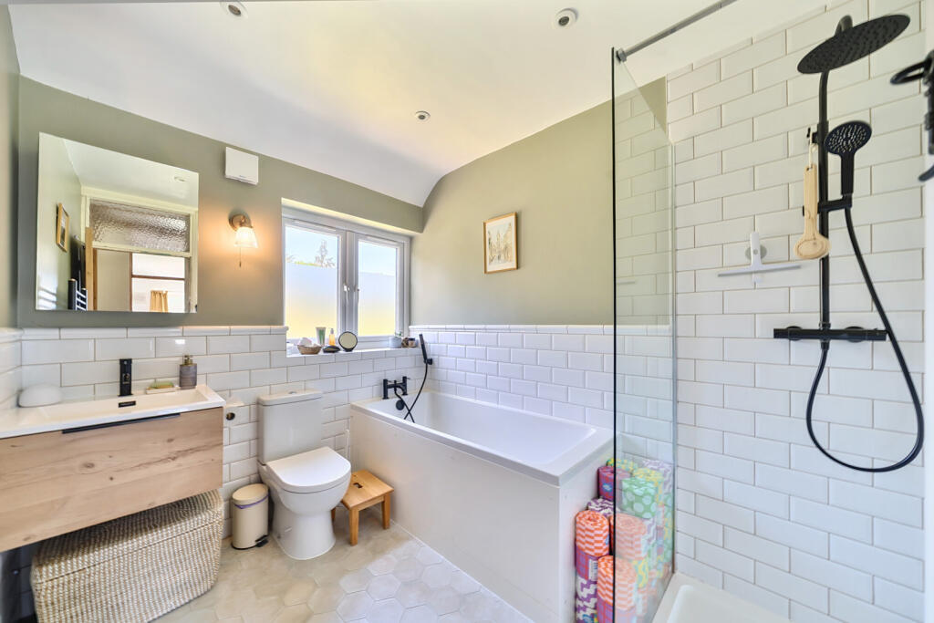 1310676-7-684c252...