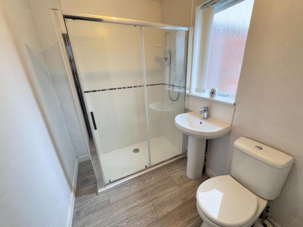 SHOWER ROOM