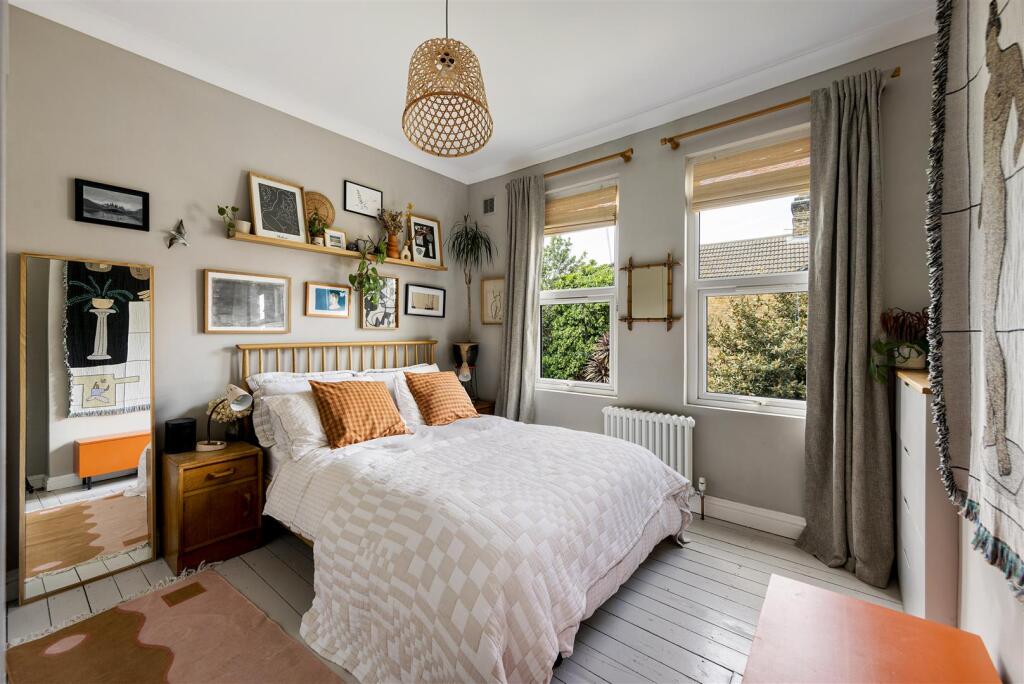 Clementina Road, E18