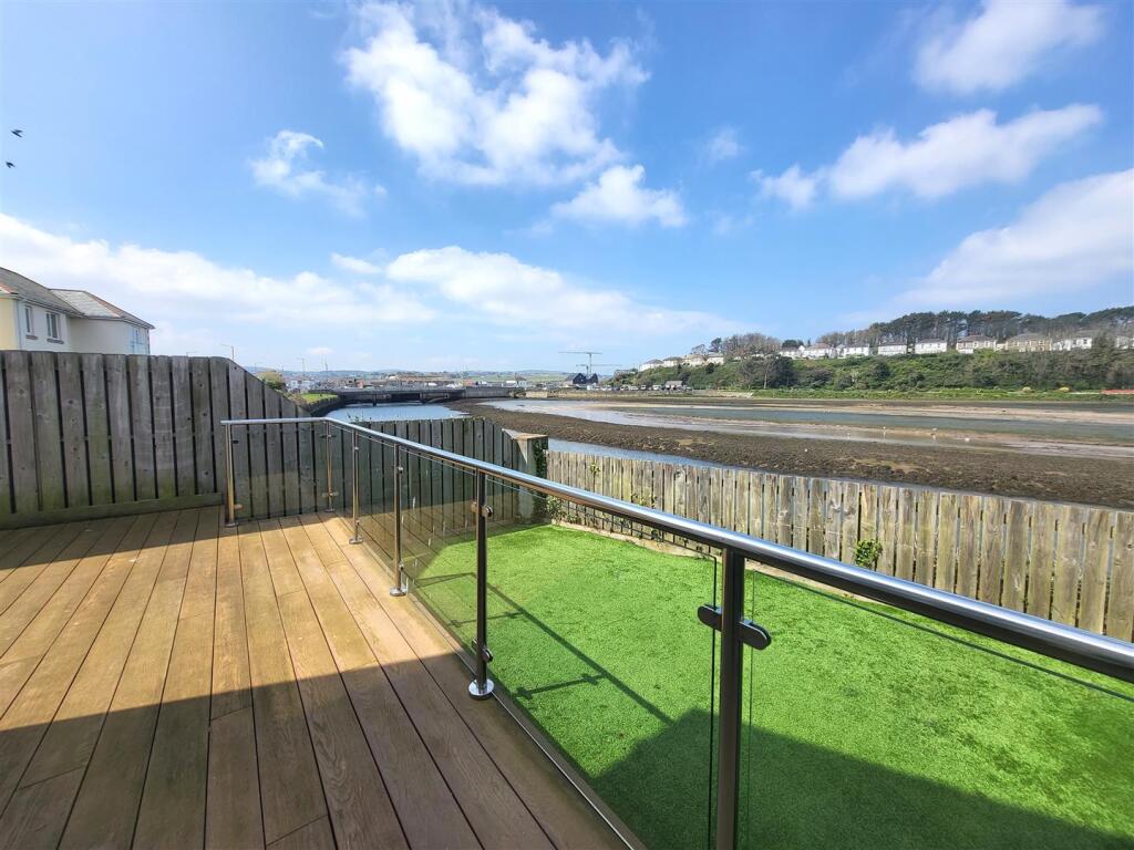 Garden pic with view 1.jpg